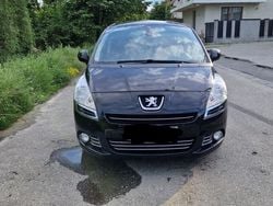 Negru Utilizat 2012 Peugeot 5008 Monovolum | 4.150 EUR (Preț bun)
