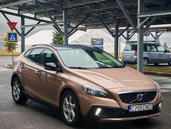 Culoaremaro Utilizat 2014 Volvo V40 Hatchback | 9.900 EUR (Scump)