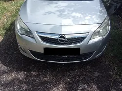 Argintiu Utilizat 2011 Opel Astra Sport Break | 3.500 EUR (Preț OK)