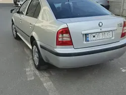 Gri Utilizat 2005 Skoda Octavia Tour Hatchback | 2.200 EUR (Preț bun)