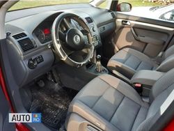 Rosu Utilizat 2005 VW Touran Monovolum | 4.000 EUR (Scump)