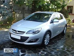 Argintiu Utilizat 2014 Opel Astra Hatchback | 12.900 EUR