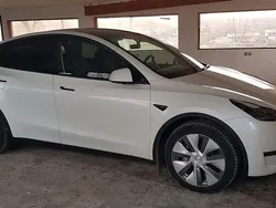 Culoarealb Utilizat 2023 Tesla Model Y SUV | 44.900 EUR