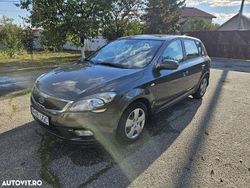 Culoaregri Utilizat 2012 Kia Ceed Hatchback | 3.750 EUR (Super Preț)