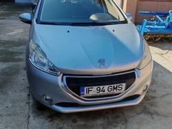 Gri Utilizat 2012 Peugeot 208 Hatchback | 2.750 EUR (Preț bun)