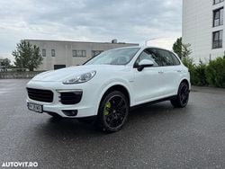 Culoarealb Utilizat 2017 Porsche Cayenne S E-Hybrid SUV | 26.495 EUR