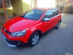 Rosu Utilizat 2016 VW Polo Cross Hatchback | 7.600 EUR