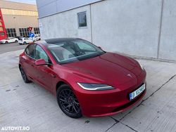 Culoarerosu Utilizat 2014 Tesla Model 3 Berlinǎ | 17.500 EUR (Scump)