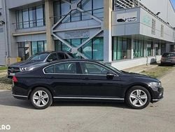 Culoarenegru Utilizat 2022 VW Passat Highline Berlinǎ | 25.800 EUR (Scump)