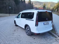 Alb Utilizat 2023 Ford Tourneo Connect Active Monovolum | 26.000 EUR (Preț bun)