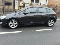 Culoarenegru Utilizat 2011 Opel Astra Hatchback | 3.800 EUR (Preț OK)