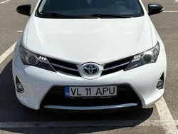 Culoarealb Utilizat 2014 Toyota Auris Hybrid Break | 9.600 EUR (Preț bun)