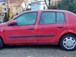 Rosu Utilizat 2005 Renault Clio II Berlinǎ | 4.000 EUR