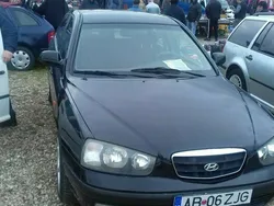 Negru Utilizat 2002 Hyundai Elantra Hatchback | 1.650 EUR