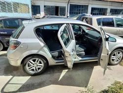 Gri Utilizat 2007 Opel Astra Hatchback | 1.900 EUR (Preț OK)
