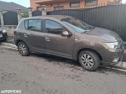 Culoaremaro Utilizat 2017 Dacia Sandero Comfort Hatchback | 5.150 EUR (Super Preț)