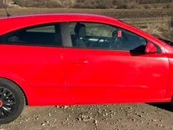 Rosu Utilizat 2005 Opel Astra GTC Hatchback | 1.990 EUR