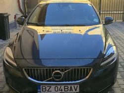 Culoarealbastru Utilizat 2017 Volvo V40 Inscription Hatchback | 13.500 EUR