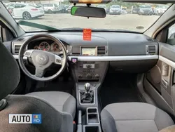 Gri Utilizat 2005 Opel Vectra Break | 2.499 EUR (Preț bun)