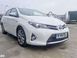 Culoarealb Utilizat 2015 Toyota Auris Hybrid Sol Break | 8.699 EUR (Preț bun)