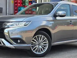 Gri Utilizat 2019 Mitsubishi Outlander P-HEV SUV | 18.000 EUR (Preț OK)