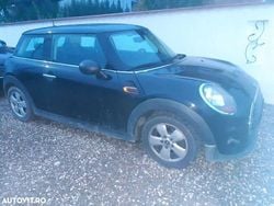 Culoarenegru Utilizat 2014 Mini ONE Hatchback | 5.000 EUR (Super Preț)
