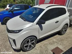 Alb Nouă 2024 Aixam e-Crossover Hatchback | 21.904 EUR