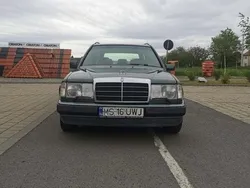 Verde Utilizat 1993 Mercedes E300 Break | 11.999 EUR