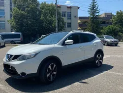 Alb Utilizat 2015 Nissan Qashqai N-Connecta SUV | 8.700 EUR (Preț OK)