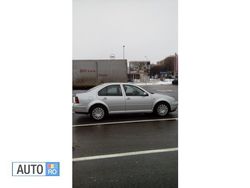 Argintiu Utilizat 2001 VW Bora Berlinǎ | 1.300 EUR (Preț bun)