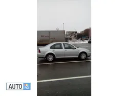 Argintiu Utilizat 2001 VW Bora Berlinǎ | 1.300 EUR (Super Preț)