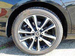 Culoarenegru Utilizat 2021 Mercedes E220 Avantgarde Berlinǎ | 29.950 EUR (Puțin scump)