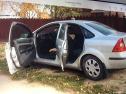 Gri Utilizat 2006 Ford Focus Berlinǎ | 1.750 EUR