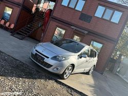 Culoaregri Utilizat 2011 Renault Scénic III Monovolum | 4.999 EUR (Scump)