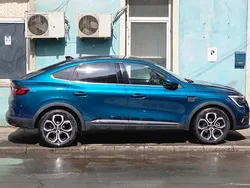 Culoarealbastru Utilizat 2021 Renault Arkana Techno SUV | 18.999 EUR (Preț OK)