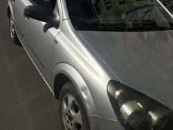 Argintiu Utilizat 2006 Opel Astra Hatchback | 650 EUR (Super Preț)