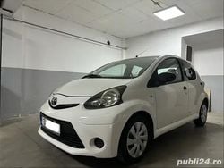 Alb Utilizat 2014 Toyota Aygo Hatchback | 2.900 EUR