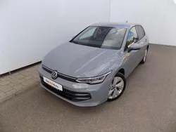 Gri mediu normal Nouă 2025 VW Golf VIII Life | 30.990 EUR (Puțin scump)