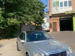Gri Utilizat 2004 Mercedes E220 Berlinǎ | 2.650 EUR