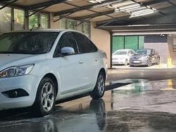 Alb Utilizat 2010 Ford Focus Berlinǎ | 3.750 EUR (Scump)