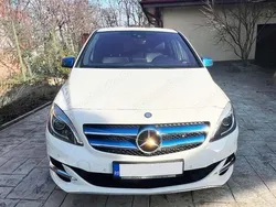 Alb Utilizat 2017 Mercedes B250e Monovolum | 11.800 EUR
