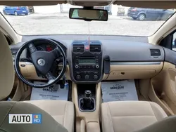 Gri Utilizat 2006 VW Jetta Berlinǎ | 3.999 EUR (Scump)
