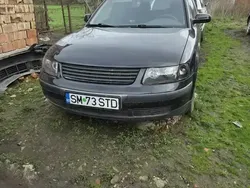 Negru Utilizat 1999 VW Passat Break | 1.800 EUR