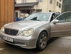 Utilizat 2006 Mercedes C220 | 2.200 EUR (Preț bun)