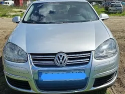 Argintiu Utilizat 2005 VW Jetta Berlinǎ | 2.300 EUR