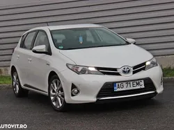 Alb Utilizat 2013 Toyota Auris Hybrid Executive Berlinǎ | 9.390 EUR (Preț OK)