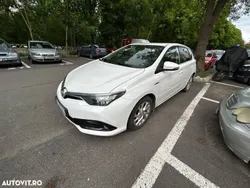 Alb Utilizat 2017 Toyota Auris Hybrid | 11.000 EUR (Preț bun)