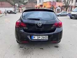 Negru Utilizat 2010 Opel Astra Hatchback | 4.700 EUR (Scump)