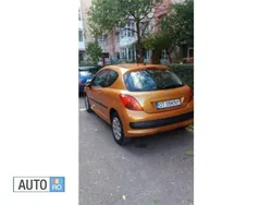 Portocaliu Utilizat 2007 Peugeot 207 Hatchback | 2.800 EUR (Preț OK)