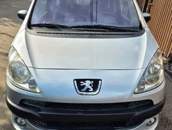 Gri Utilizat 2006 Peugeot 1007 Hatchback | 2.600 EUR